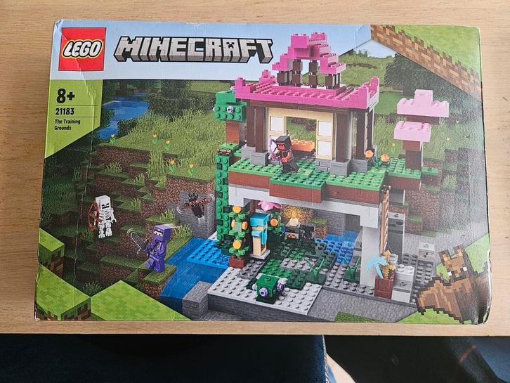 Lego Minecraft, the training grounds,  21183., Kinderen en Baby's, Speelgoed | Duplo en Lego, Nieuw, Ophalen of Verzenden
