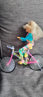 Sportieve barbie met fiets en alle accesoires, Kinderen en Baby's, Speelgoed | Poppen, Ophalen of Verzenden, Zo goed als nieuw