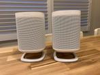 Zgan witte sonos one speakerset + flexson tafelstand, Onbekend, Ophalen of Verzenden, Zo goed als nieuw, Sonos