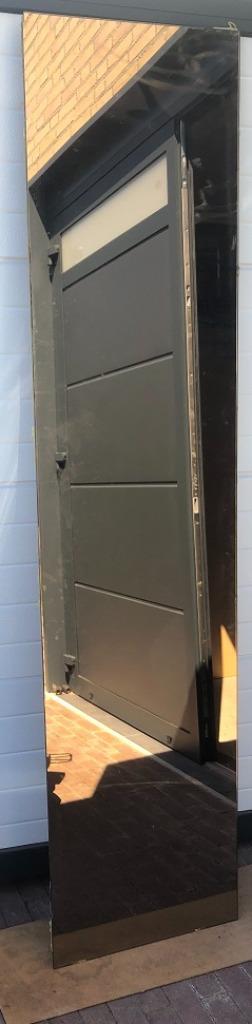 Spiegel 1 Afmetingen: 500 mm x 2085 mm en 6 mm dik.  beschikbaar voor biedingen