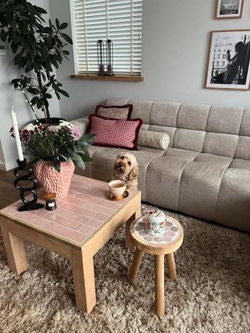 Salontafel Vierkant Roze Tegels Houten Frame beschikbaar voor biedingen