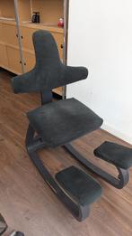 Stokke Varier Variable Balans kniestoel met rugleuning, Huis en Inrichting, Bureaustoelen, Ophalen, Gebruikt, Zwart, Bureaustoel