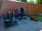 Halterbank + set halterschijven en stangen, Sport en Fitness, Fitnessmaterialen, Ophalen, Gebruikt, Benen, Fitnessbank