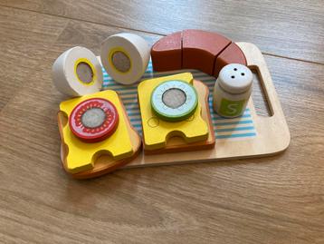 Houten speelgoed - eten beschikbaar voor biedingen
