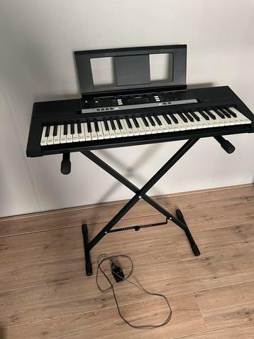 Yamaha Keyboard met Standaard beschikbaar voor biedingen
