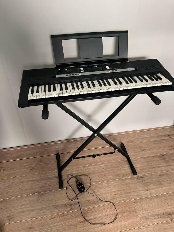 Yamaha Keyboard met Standaard, Muziek en Instrumenten, Keyboards, Gebruikt, Overige aantallen, Yamaha, Aanslaggevoelig, Ophalen