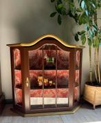 Vintage hangkast met antiek behang - vitrine kast, Huis en Inrichting, Kasten | Wandmeubels, Ophalen
