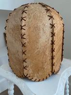 Vintage Lampenkap van leer met Bruine Stiksels, Huis en Inrichting, Lampen | Lampenkappen, Gebruikt, 25 tot 50 cm, Rond, Ophalen of Verzenden