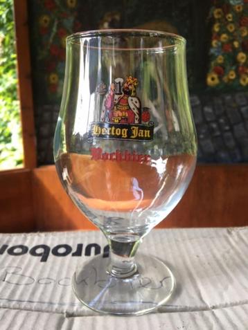 12 Hertog Jan bierglazen, Bockbier en Winterbier beschikbaar voor biedingen