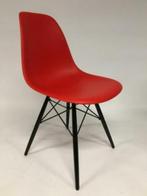 Vitra Charles Eames Plastic Side Chair DSW – Classic Red, Vijf, Zes of meer stoelen, Metaal, Gebruikt, Ophalen of Verzenden