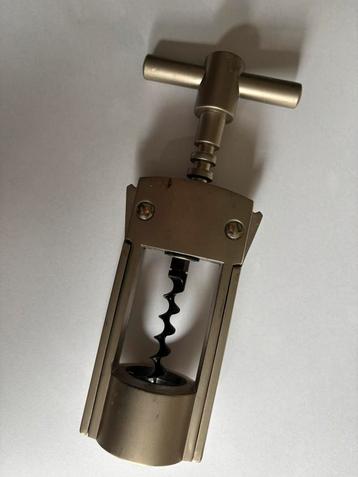 Zware kurkentrekker beschikbaar voor biedingen