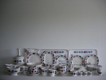Boerenbont BOCH servies beschikbaar voor biedingen