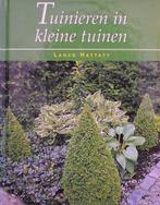 Lance Hattatt: Tuinieren in kleine tuinen, Boeken, Wonen en Tuinieren, Ophalen of Verzenden, Zo goed als nieuw, Tuinieren en Tuinplanten