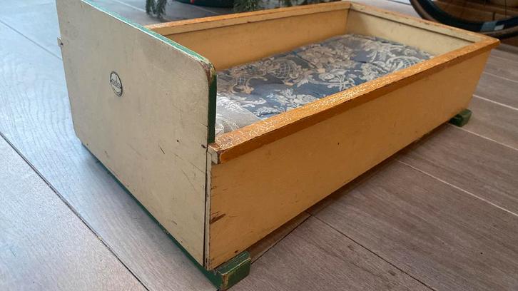 Ado houten poppenbed, Kinderen en Baby's, Speelgoed | Houten speelgoed, Gebruikt, Meubelstuk of Keukentje, Ophalen of Verzenden