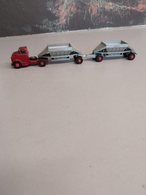 Te koop GMC roadtrain met 2 onderlossers metaal Matchbox, Hobby en Vrije tijd, Modelauto's | 1:50, Zo goed als nieuw, Bus of Vrachtwagen