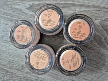 Chanel Vitalumiere Loose Powder Foundation in diverse kleure beschikbaar voor biedingen