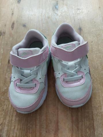 Nike air meisjes schoentjes maat 22 beschikbaar voor biedingen