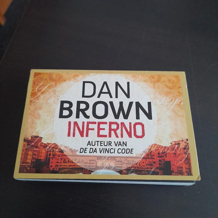 Dan Brown - Inferno ( dwarsligger), Boeken, Thrillers, Zo goed als nieuw, Wereld overig, Ophalen of Verzenden