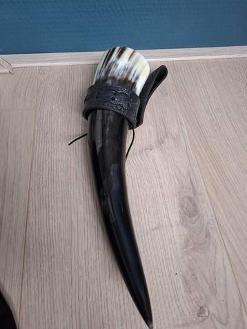 Drinkhoorn met leren band - Viking stijl beschikbaar voor biedingen