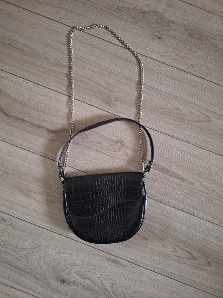 Zwarte Bershka croco tas met ketting 24 cm, Ophalen of Verzenden, Zo goed als nieuw, Zwart, Overige merken