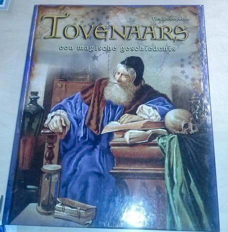 Tovenaars een magische geschiedenis., Boeken, Overige Boeken, Zo goed als nieuw, Ophalen of Verzenden