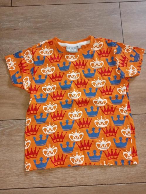 Oranje tshirt met kronen maat 110/116, Kinderen en Baby's, Kinderkleding | Maat 110, Zo goed als nieuw, Jongen, Shirt of Longsleeve