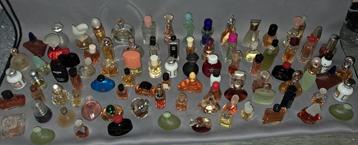 Verzameling parfum miniaturen van ca 100 stuks beschikbaar voor biedingen