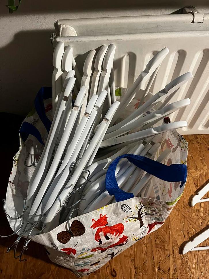 Kledinghangers in shopper, Huis en Inrichting, Kasten | Overige, Zo goed als nieuw, Ophalen