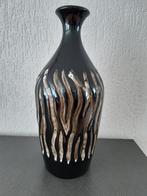Prachtige vaas met reliëf (zwart, beige bruin,wit), Ophalen, Zwart, Aardewerk of Porselein, Zo goed als nieuw