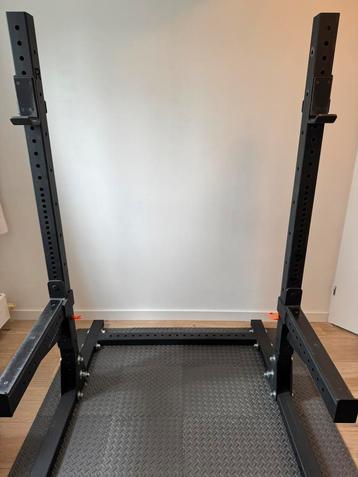Rogue squatrack en ATX barbell beschikbaar voor biedingen