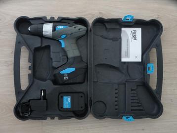 Ferm schroefboormachine met accu, oplader, adapter en koffer beschikbaar voor biedingen