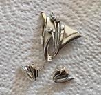 Broche en oorbellen. Zilver met ingelegde steentjes., Ophalen of Verzenden, Zo goed als nieuw, Zilver