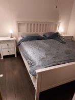Hemnes bed 180 compleet + nachtkastjes, Huis en Inrichting, Slaapkamer | Bedden, Ophalen, Wit, Tweepersoons, Zo goed als nieuw