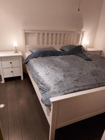 Hemnes bed 180 compleet + nachtkastjes beschikbaar voor biedingen
