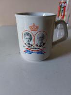beker Juliana & Bernhard 50 jaar getrouwd, Verzamelen, Koninklijk Huis en Royalty, Ophalen of Verzenden, Servies