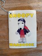 SNOOPY original outfits folder - collectors item (1979), Ophalen of Verzenden, Gelezen, Catalogus