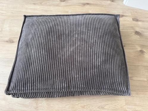Z.g.a.n. Designed by Lotte Hondenkussen 70x55x15 cm, Dieren en Toebehoren, Hondenmanden, Zo goed als nieuw, Stof, Ophalen