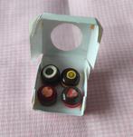 Miniatuur keramiek poppenhuis gebakjes in doos., Verzamelen, Poppenhuizen en Toebehoren, Ophalen of Verzenden, Zo goed als nieuw