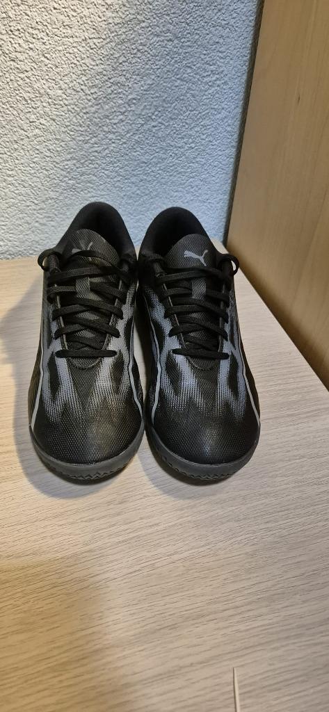 Puma Ultra Play Indoorschoenen maat 40 ZGAN, Sport en Fitness, Voetbal, Zo goed als nieuw, Schoenen, Ophalen of Verzenden