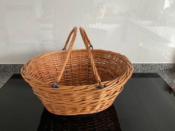 Rieten ovale mand met hengsels. 38x32 cm. Prima staat! beschikbaar voor biedingen