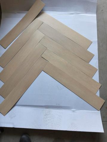 ruim 72 m2 PVC vloer, visgraat beschikbaar voor biedingen