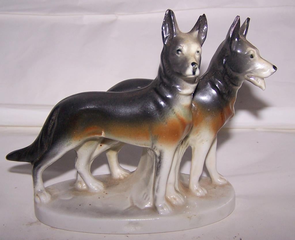 Porseleinen Duits beeld 2 Duitse Herders. Carl Scheidig. Igs, Ophalen of Verzenden, Zo goed als nieuw, Dier
