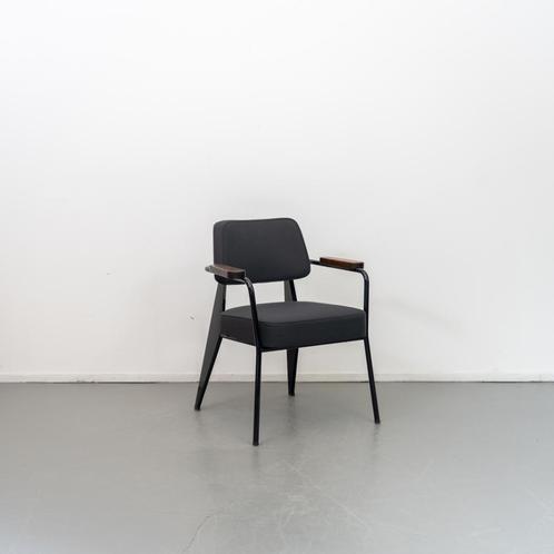 2 Vitra Eames Prouve Direction chair Grijs Zwart, Huis en Inrichting, Stoelen, Zo goed als nieuw, Metaal, Stof, Grijs