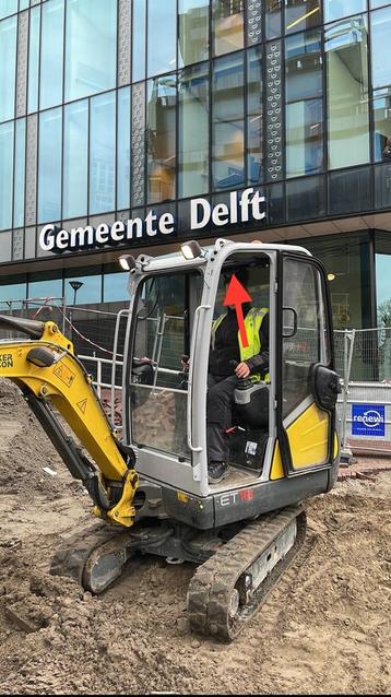 Minigraver te huur met machinist en grondwerker  beschikbaar voor biedingen