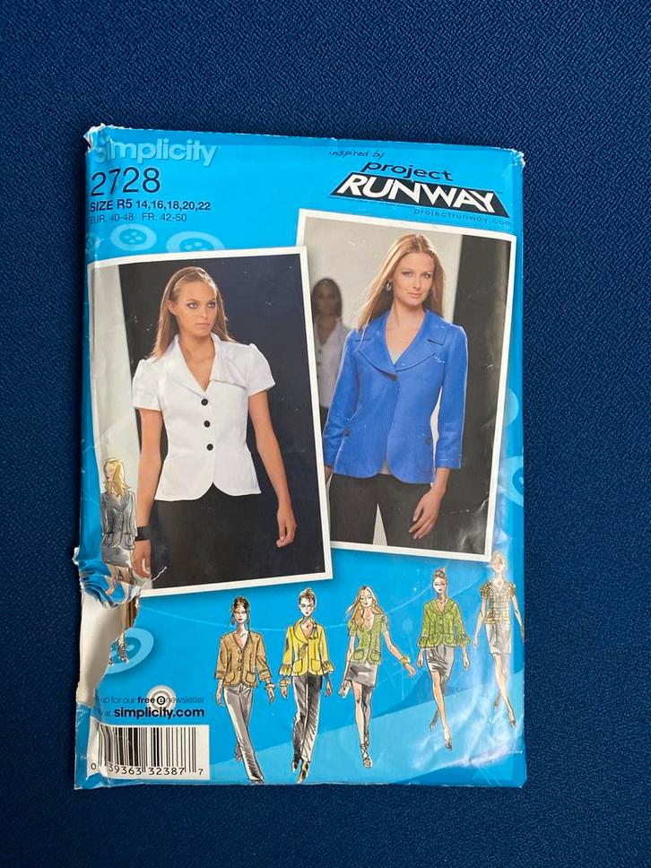 Project Runway Simplicity 2728 - Maat 40-48, Hobby en Vrije tijd, Kledingpatronen, Nieuw, Jas, Vrouw, Overige merken, Ophalen of Verzenden