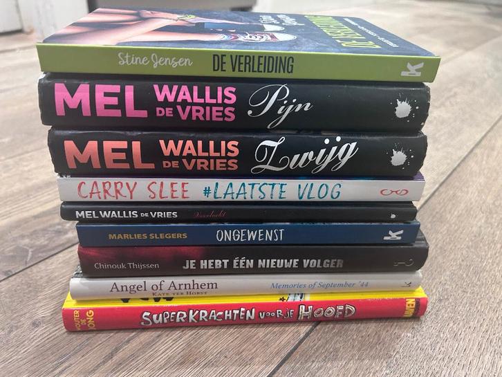 9 stuks tienerboeken / kinderboeken, Boeken, Kinderboeken | Jeugd | 13 jaar en ouder, Gelezen, Fictie, Ophalen of Verzenden