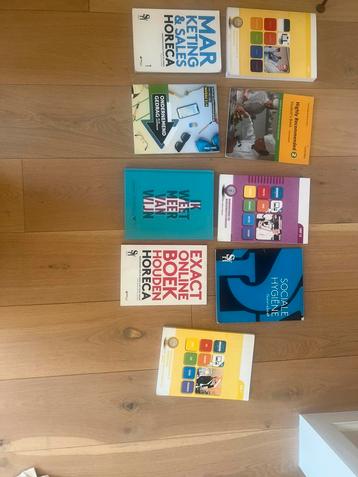 Schoolboeken hotelschool mbo niveau 4  beschikbaar voor biedingen