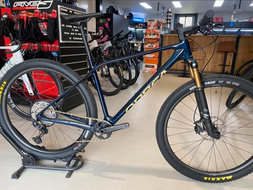 Orbea alma M10 custom Carbon aanbieding!, Fietsen en Brommers, Fietsen | Racefietsen, Nieuw, Overige merken, Meer dan 20 versnellingen