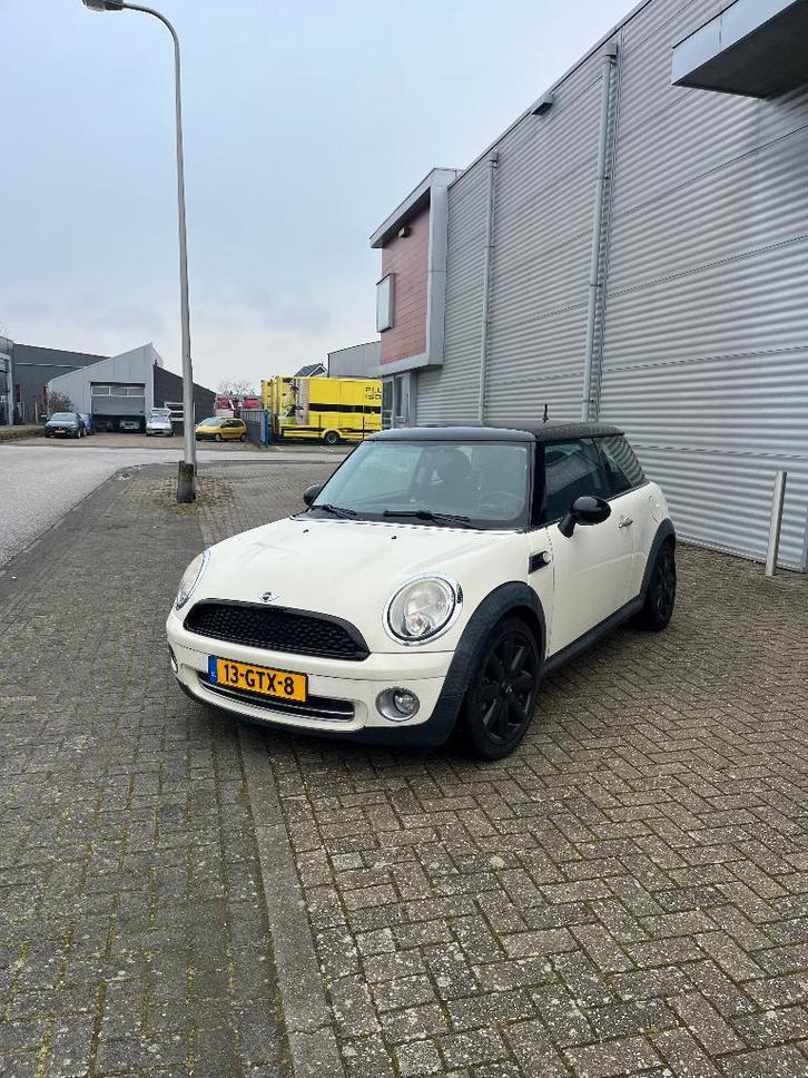 Mini Cooper 2008 | Sportieve wit-zwarte uitvoering, Auto's, Mini, Particulier, Cooper, Airbags, Airconditioning, Alarm, Centrale vergrendeling