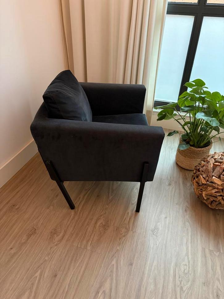 Zwarte IKEA Stoel - Stijlvol en Comfortabel, Huis en Inrichting, Fauteuils, Zo goed als nieuw, Stof, 50 tot 75 cm, Minder dan 75 cm